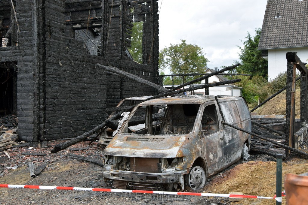 Schwerer Brand in Einfamilien Haus Roesrath Rambruecken P101.JPG - Miklos Laubert